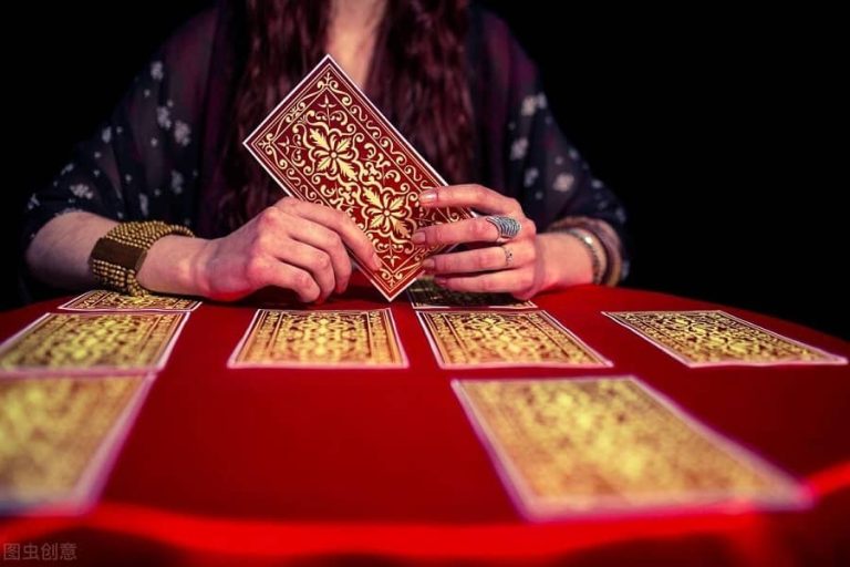 Learn How To Accurately Read Tarot Card For Someone Else And Yourself